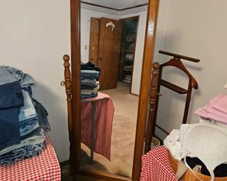 STANDING MIRROR