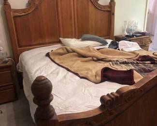 Cali~King Wood Bedroom Set