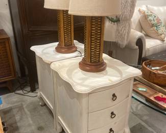 nightstands, table lamps