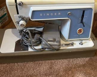 Singer sewing g machine 