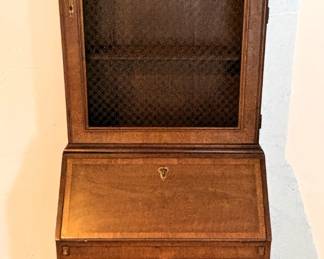 BUY IT NOW! $250.00. Call Jan at 314 960-5700. Folio Four by Henredon Fine Furniture, Walnut Banded Brass Finish Wire Doors.