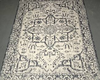 Indoor/outdoor rug. 5'3" x 7'