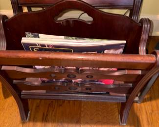 Stand magazine/book holder  - vintage and a few magazines 
