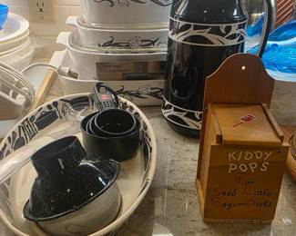 Note - Kiddy Pops box to right of picture 