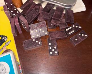 Dominoes 