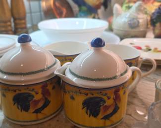 Matching cups with lids 