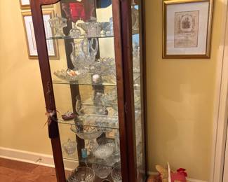 Curio cabinet - lights inside & excellent condition 