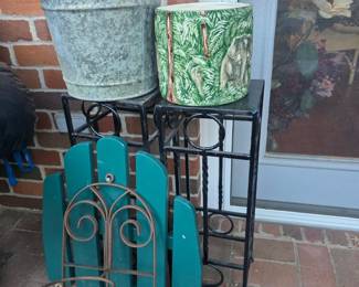 Miscellaneous in courtyard 