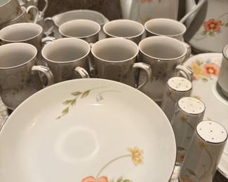 Complete set of dishes “Annabelle”
