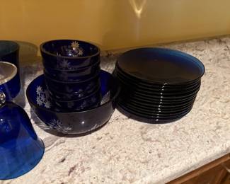 Glasses & bowls & saucers 