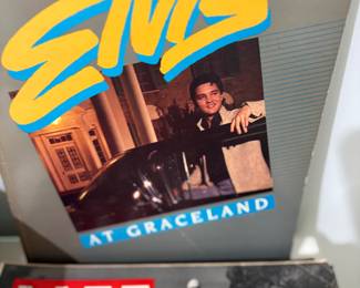 Master bathroom - magazines 