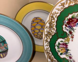 Decorative plates on stand 