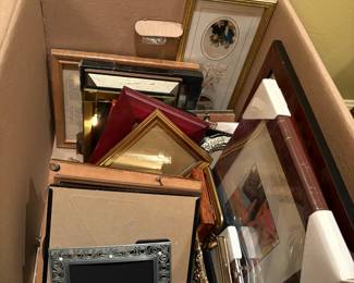 Box of picture frames & pictures 
