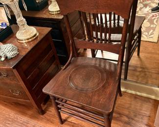 Dining room chair (goes with dining table)