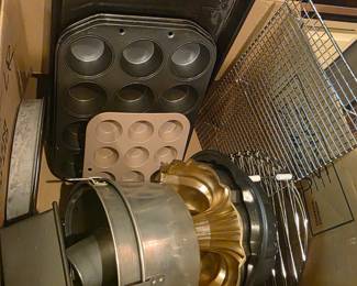 Miscellaneous baking items