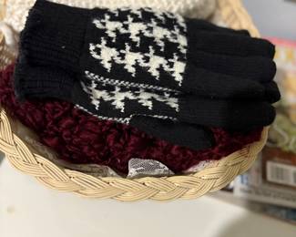 Master bathroom - Ladies gloves & mittens 
