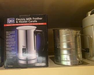 Milk frother & heated carafe - sifter
