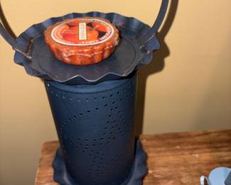 Candle dust holder