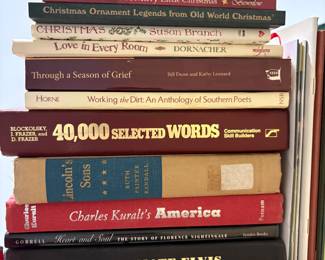 Master bathroom - books