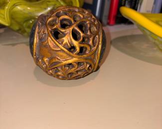 Living room - decor in book shelves 