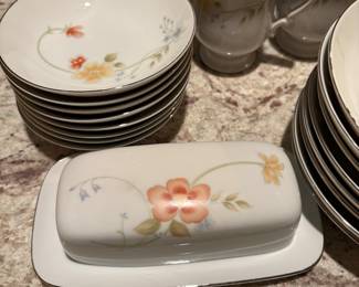 Complete set of dishes “Annabelle”