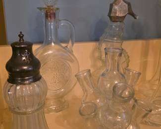 Miscellaneous shaped clear glass items 