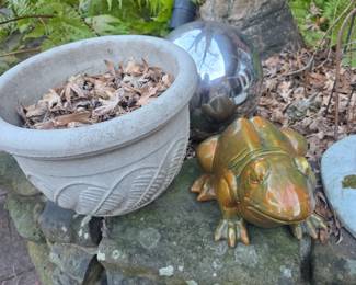 Flower container, cute frog & more - in courtyard