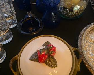 Berries container with lid - kitchen