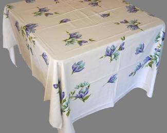 3889 Purple Magnolia Tablecloth