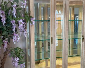 Dining Room China Cabinet (Drexel Heritage)