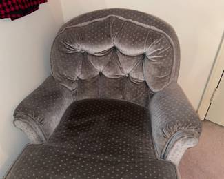 Upholstered Chaise W/ Tufted Buttons