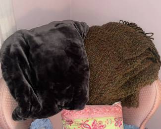 Decorative Pillows & Blankets