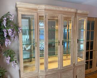 Dining Room China Cabinet (Drexel Heritage)