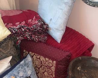 Decorative Pillows & Blankets
