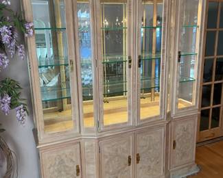 Dining Room China Cabinet (Drexel Heritage)