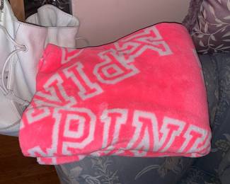 Decorative Pillows & Blankets