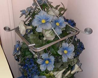 Vintage Hanging Floral Decor