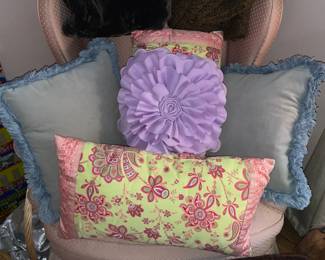Decorative Pillows & Blankets'