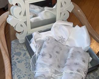 Wall Mirrors & Linen