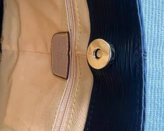 Louis Vuitton Handbag (Unauthenticated)