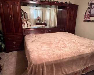 THOMASVILLE KING SIZE BED SET