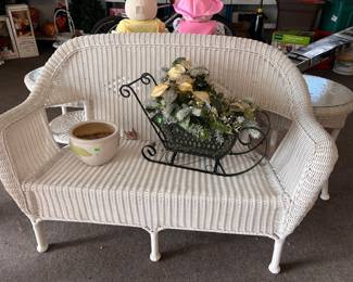 HUNTER BAY COATED WICKER BENCH