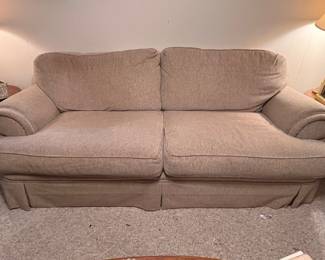 BROYHOLL SOFA