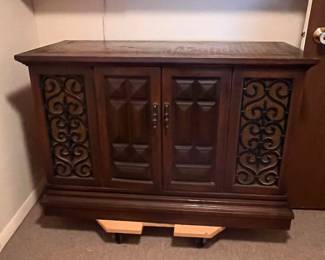 VINTAGE TV AND CABINET