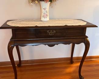 QUEEN ANNE SOFA TABLE