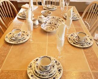 Dining table w 6 chairs