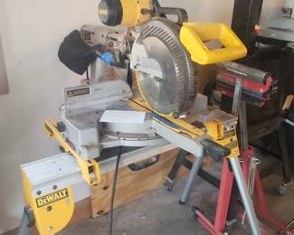 Dewalt sliding compound miter saw