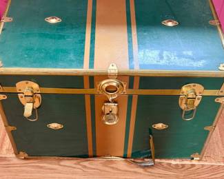 Green Foot Locker With Key
