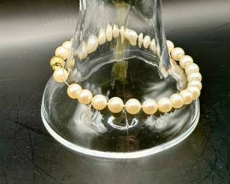 Gleaming Pearl Bracelet W 14K Gold Clasp
