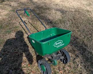 P102 - $20. Scotts Yard Spreader. 